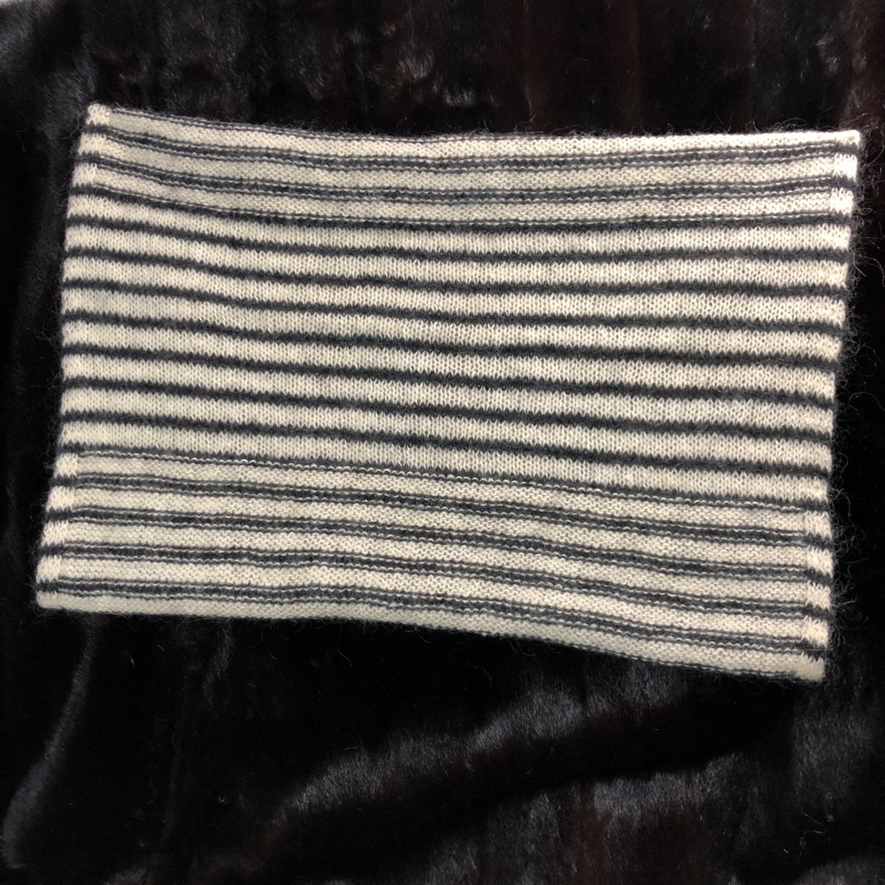 1937 MOHAIR AND WOOL INFINITY SCARF - Picture 3 of 4